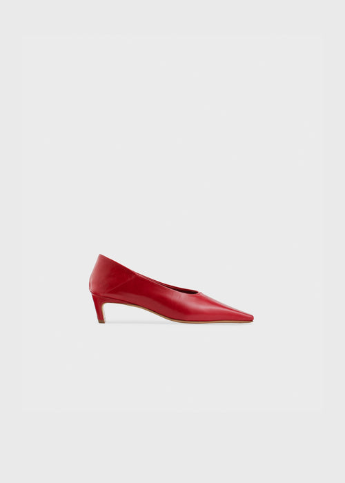 Dyan Pump in fiamma flame-red leather with subtle sheen – front product shot on white background – KATT FORE