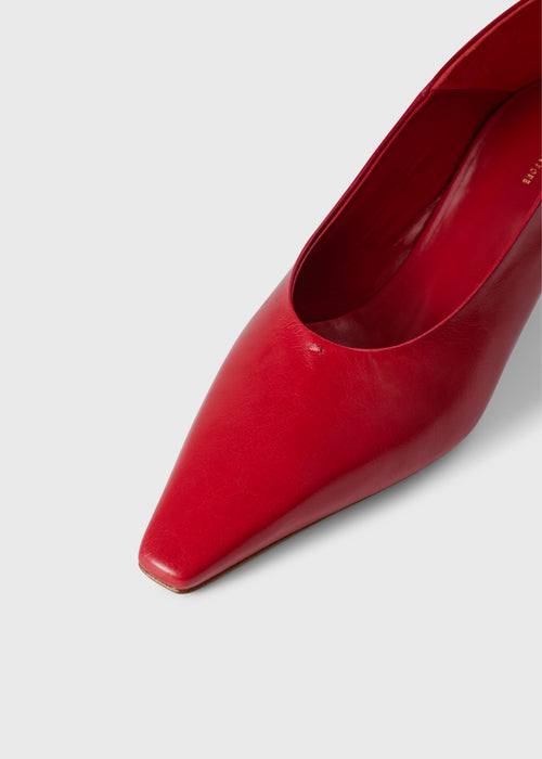 Dyan Pump fiamma – side profile showing pointed toe and 45mm heel in red leather – KATT FORE